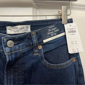 NWT. Abercrombie Curve Love “The Super Skinny Ankle” High Rise. 4/27 short.